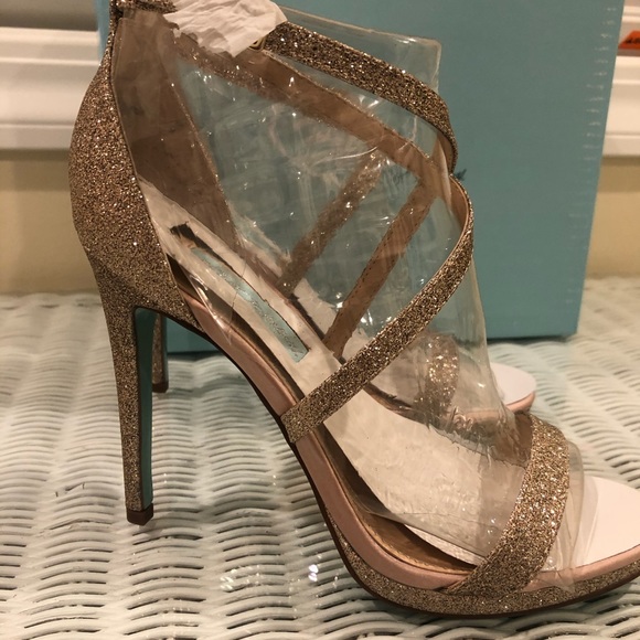 New In Box! Blue By Betsey Johnson Champagne Heels - Picture 4 of 5